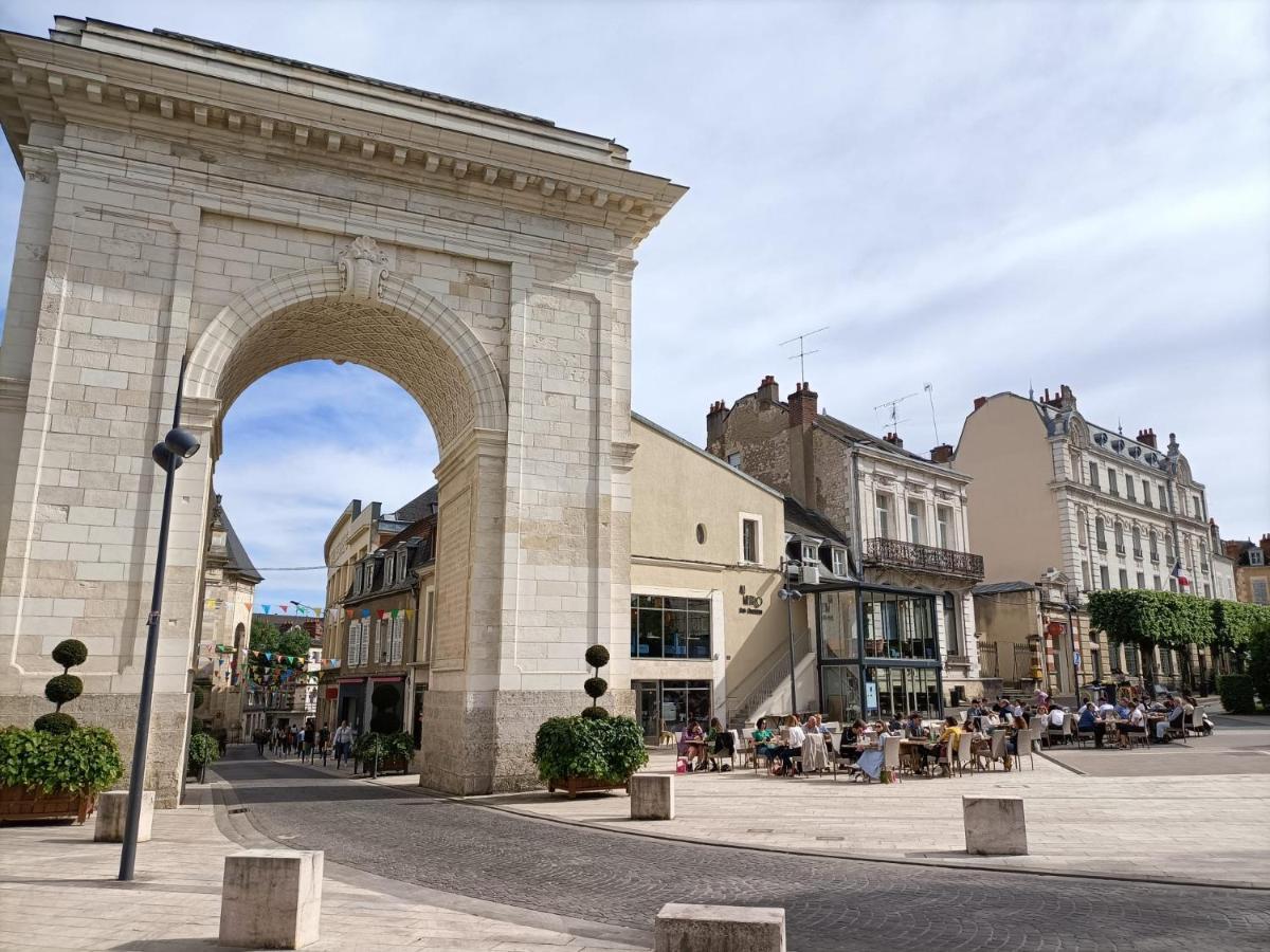 Nevers à la Porte de Paris Exterior foto